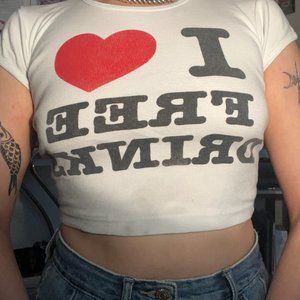 I love free drinks crop top size small